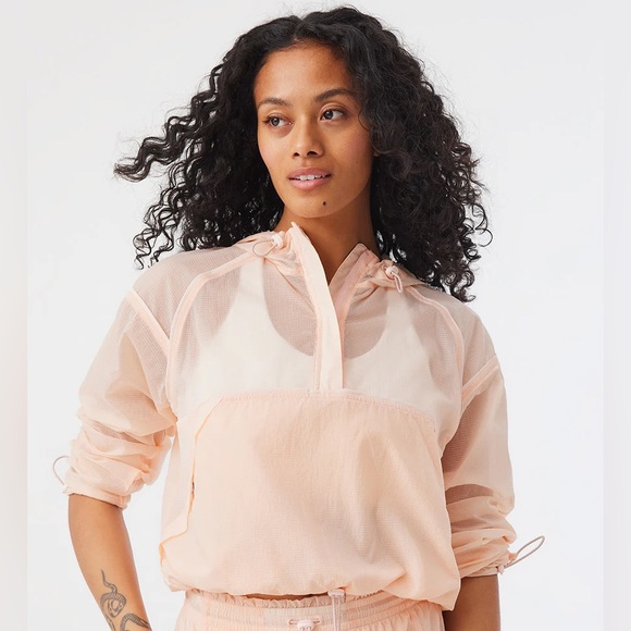 ✨HOST PICK ✨ Outdoor Voices Packable Windbreaker Pullover Peach - Picture 2 of 9